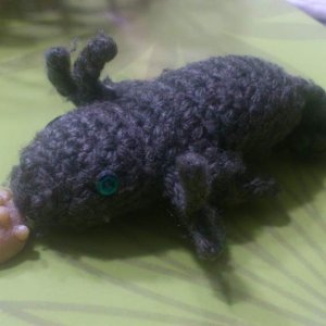 axolotl feeding "pan de muerto"