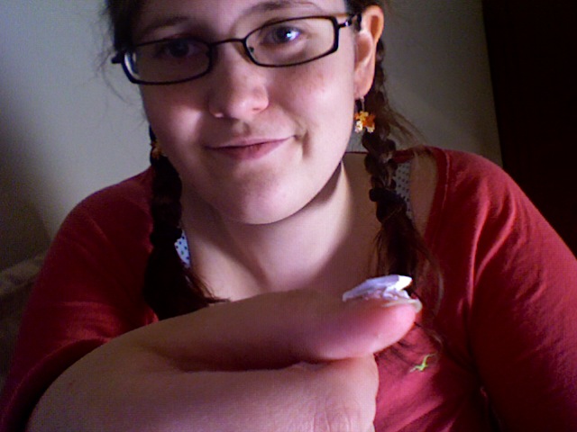 And one more of the frog on my nail, if you look closely you can also see my new frog earrings that inspired this in the first place XD