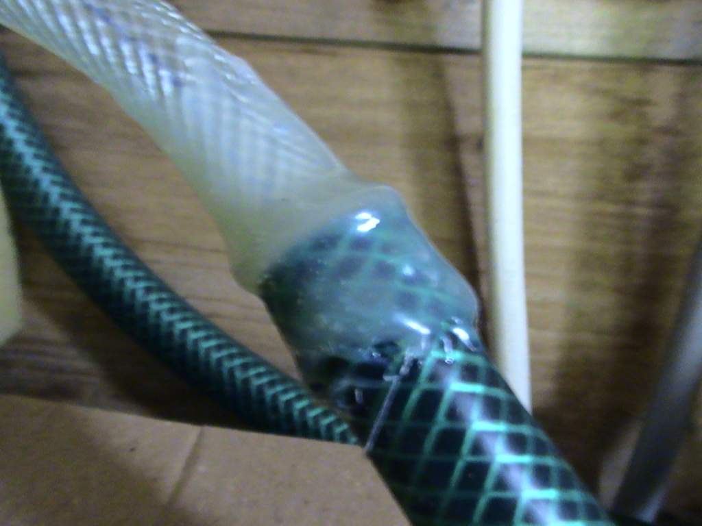 I used hot melt glue to join the hoses for the air distribution system.