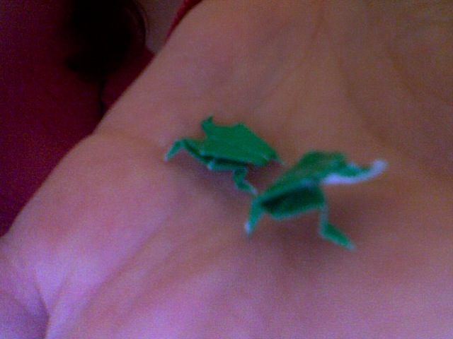 More frog origami, this time made from better paper :D